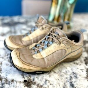 Timberland Hiking Shoes woman’s size 8